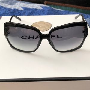 GUCCI
Oversized Bamboo Sunglasses 3131/S Black